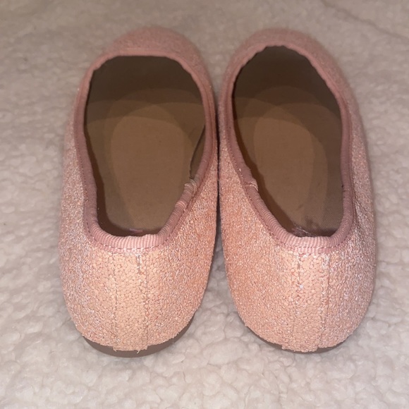 Old Navy Shoes - Picture 4 of 7